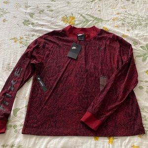 Nike sneak print top S